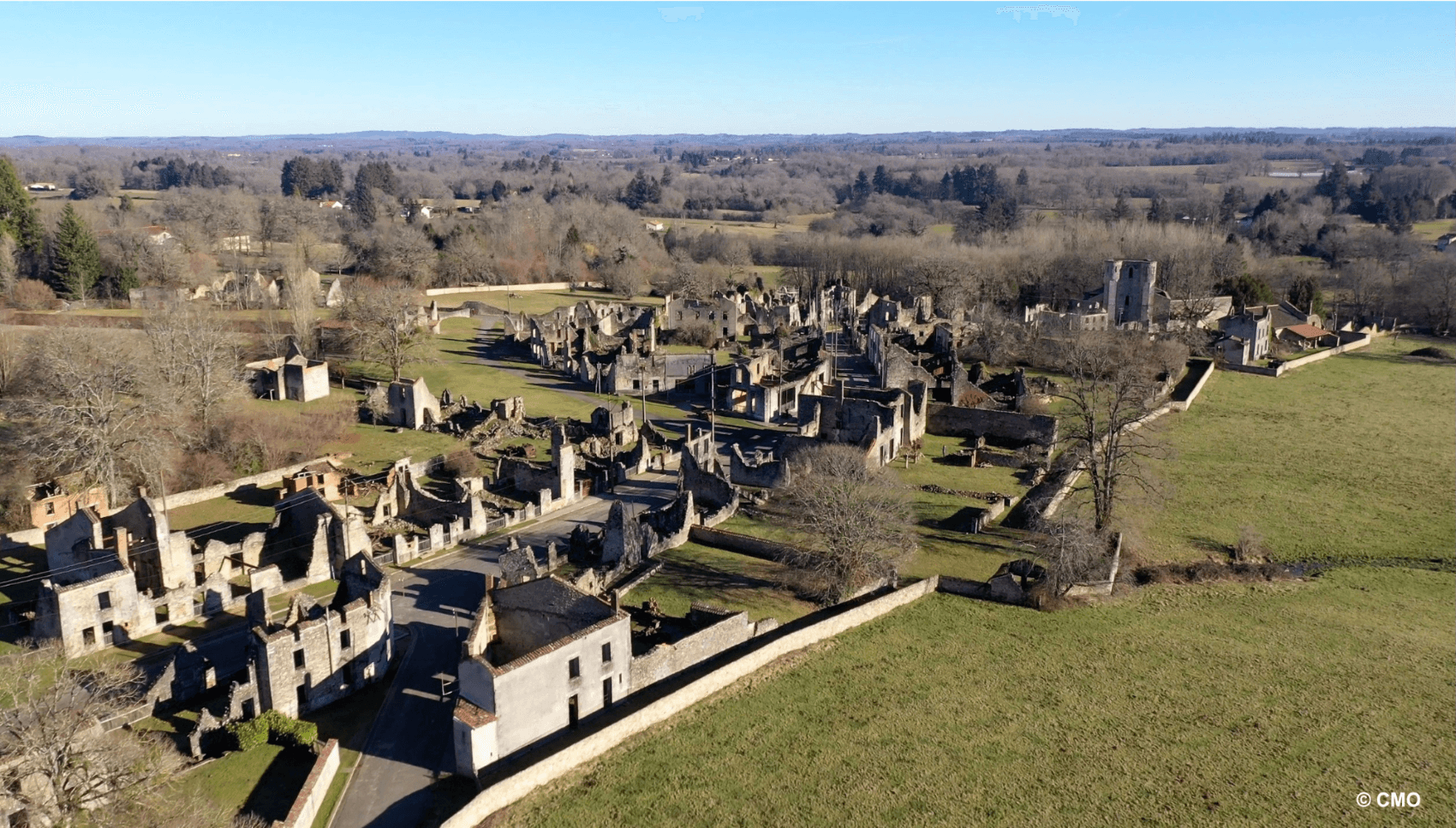 Photo aérienne des ruines du village martyr d'Oradour-sur-Glane