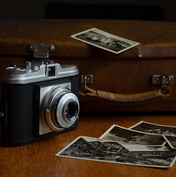 Appareil photo ancien et anciens clichés