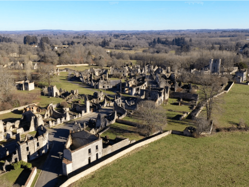 Photo aérienne des ruines du village martyr d'Oradour-sur-Glane