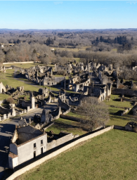 Photo aérienne des ruines du village martyr d'Oradour-sur-Glane